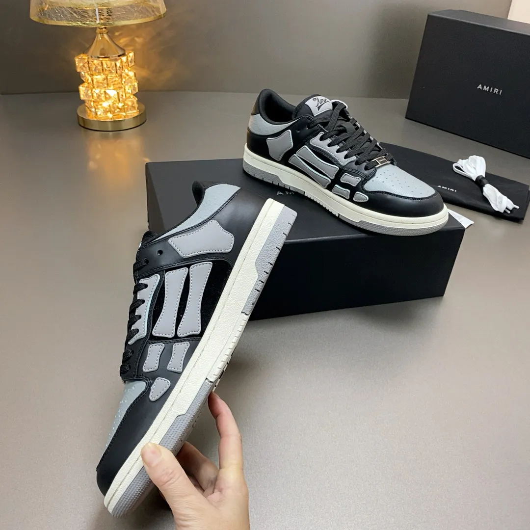 p580🐮🐮AMIRI Couple Style👑 The latest The Pacific Series Couple Style💀🦴Bone Stars Casual Sports Shoes Skateboard Shoes✔️ AMIRI's Pacific shoes are a sneaker that combines luxury and street style. Many celebrities and Internet celebrities have the same style. Its design and workmanship are very exquisite. Made of high-grade cow leather, soft to the touch and highly durable. 💎Fabrics: Original custom imported first-layer cowhide 💎Inner lining: Original customized breathable mesh 💎Foot: Original injection molded one-piece, comfortable, wear-resistant and not tiring for feet 💎Outsole: Original 1:1 molded three-color sole Original outsole 💎Sole thickness: 3CM 💎Size: Female 35-40 Male 39-46 💎Price; Top version 👑Special remarks Remark: (Female size 34 40 . Men's sizes 38 45 46 are customized and cannot be returned or exchanged. Please note when ordering! Thank you🤝🤝